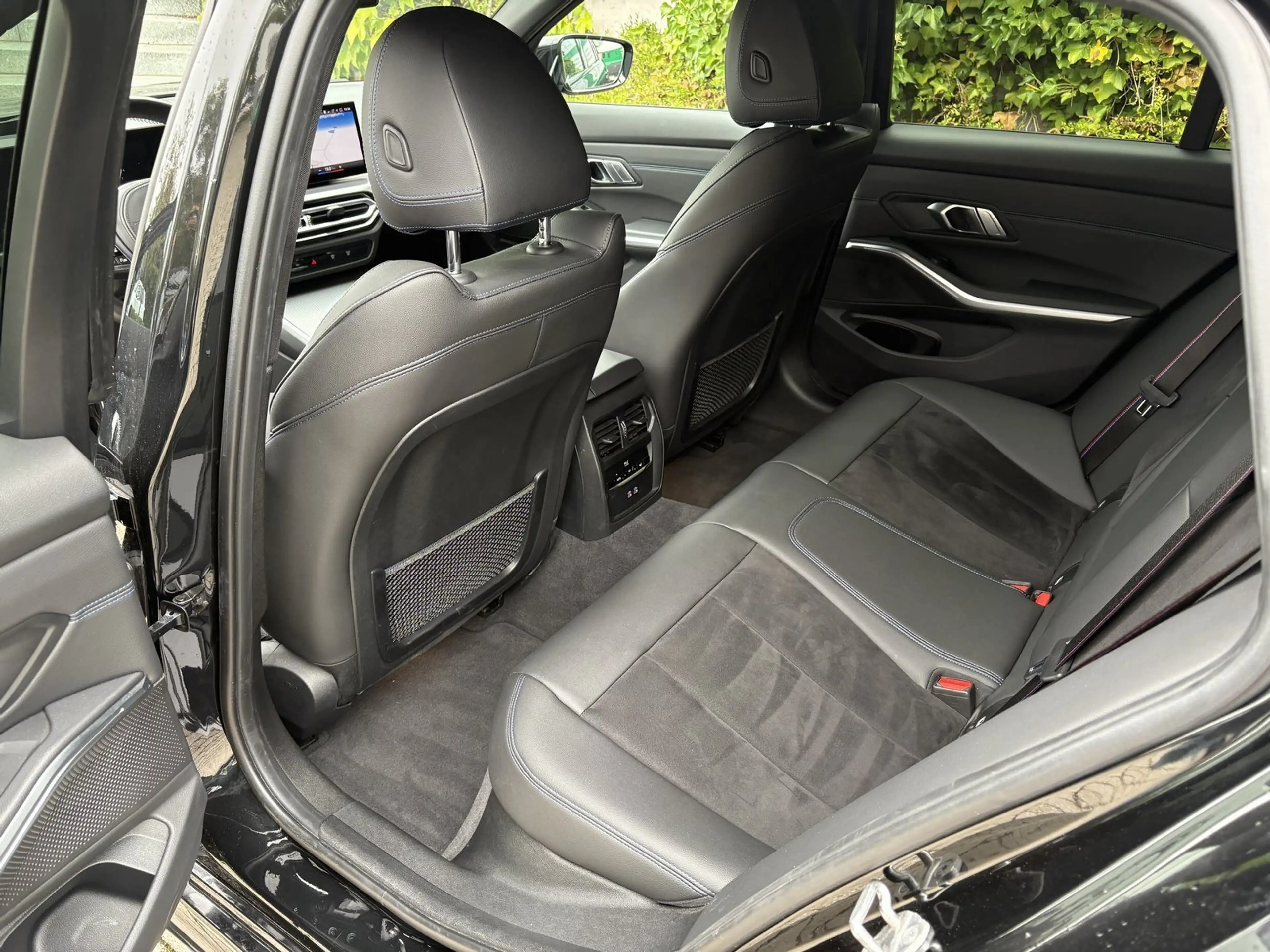 BMW 330 e M Sport SHZ Park-Assist RKam Inno — photo 11