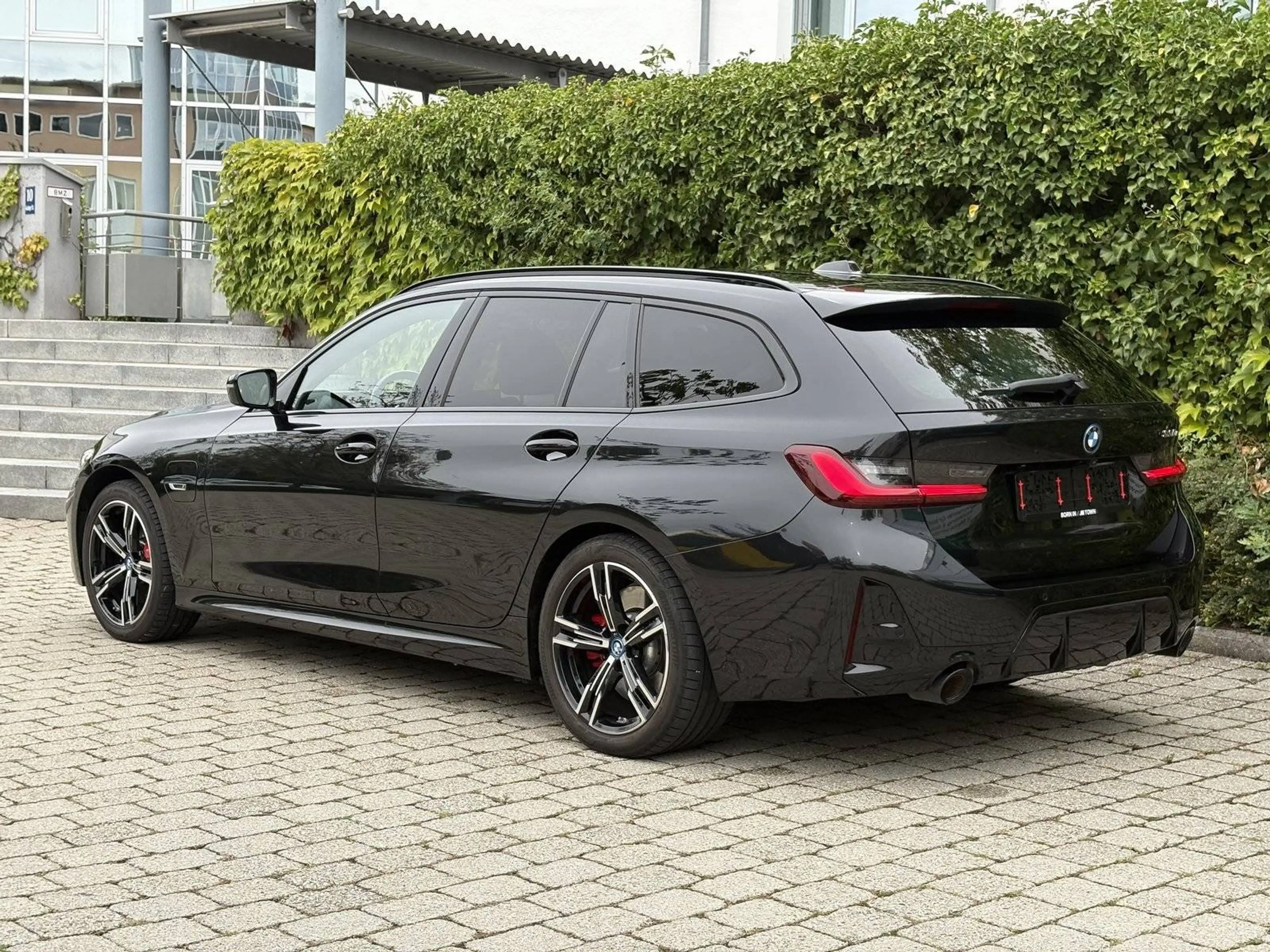 BMW 330 e M Sport SHZ Park-Assist RKam Inno — photo 2
