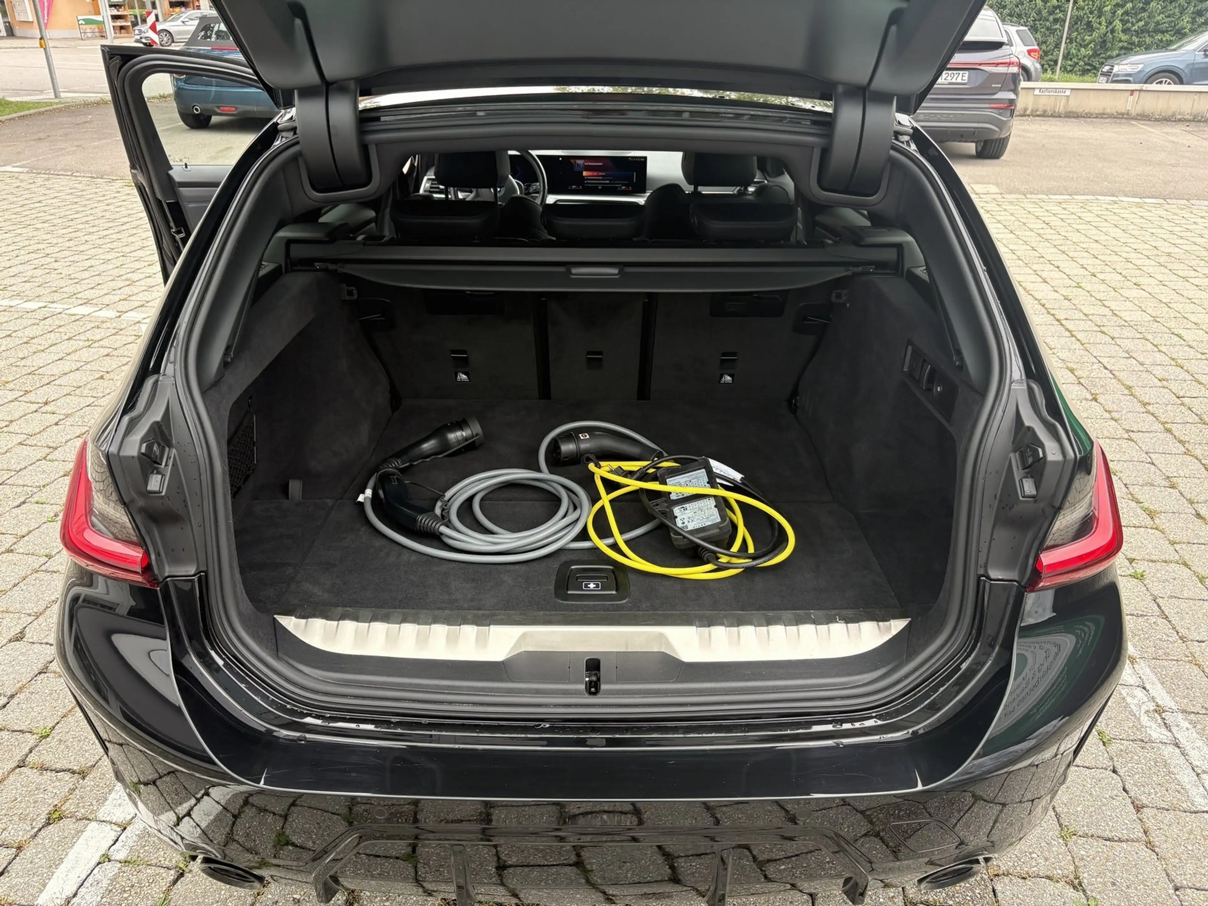 BMW 330 e M Sport SHZ Park-Assist RKam Inno — photo 19