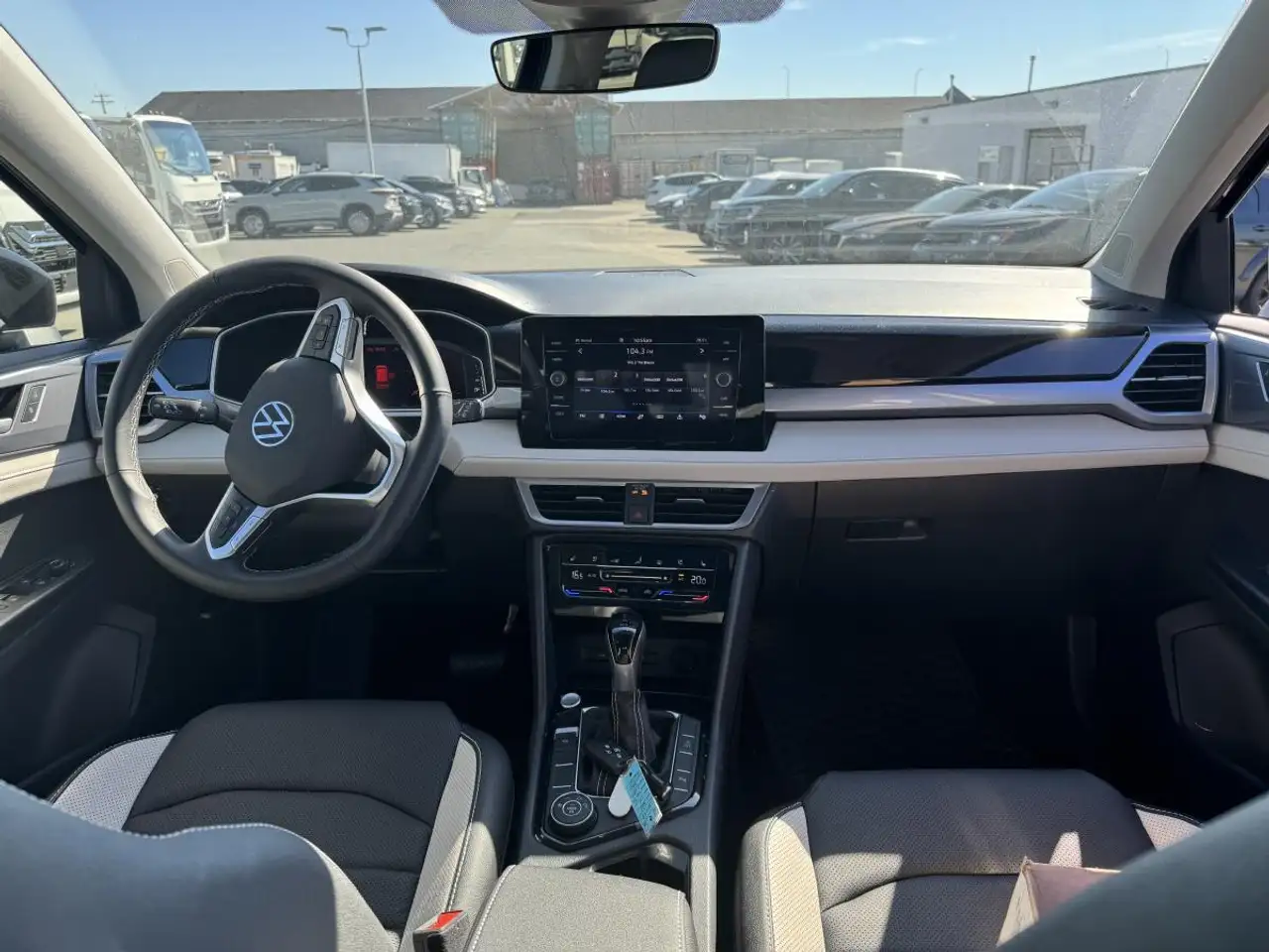 Volkswagen Taos снимка Volkswagen Taos