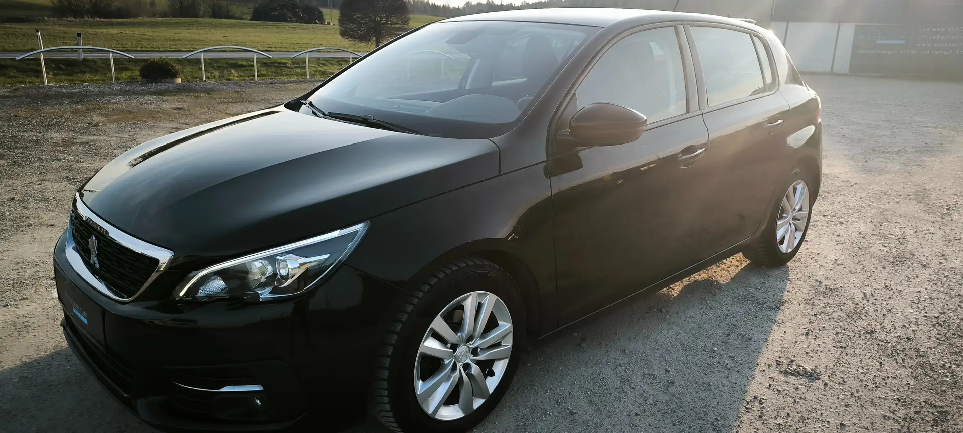 Peugeot 308 Active Pack Schwarz - 1