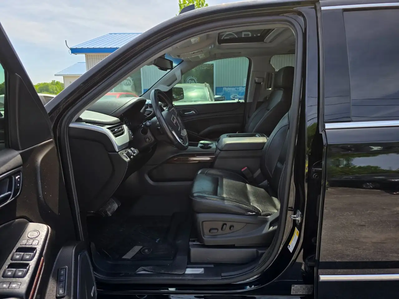 GMC Yukon снимка GMC Yukon