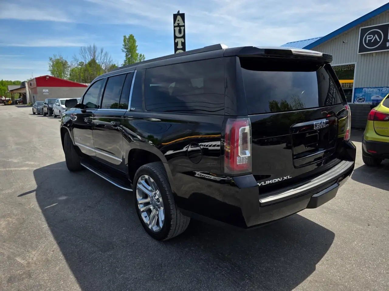 GMC Yukon снимка GMC Yukon