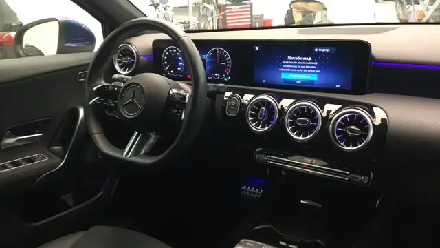 Mercedes-Benz 250 view 10