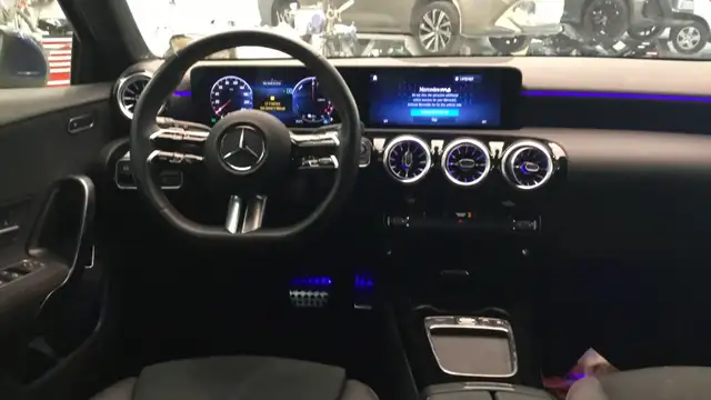 Mercedes-Benz 250 view 8