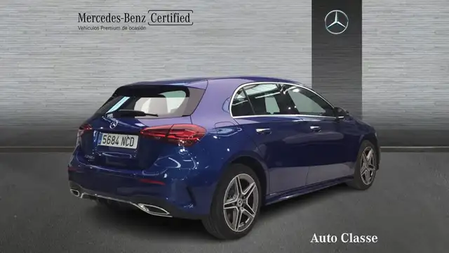 Mercedes-Benz 250 view 2