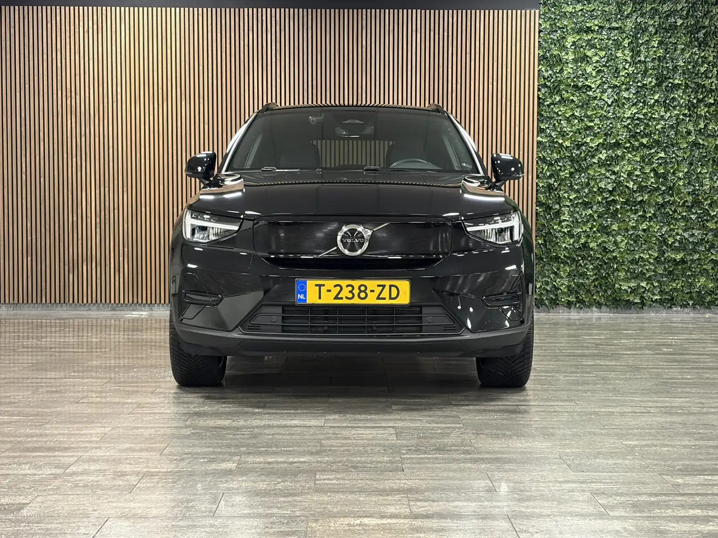Volvo XC40 Single Motor Extended Range Plus | Trekhaak | All Schwarz - 2