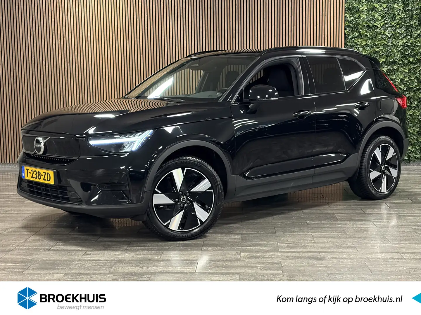 Volvo XC40 Single Motor Extended Range Plus | Trekhaak | All Schwarz - 1