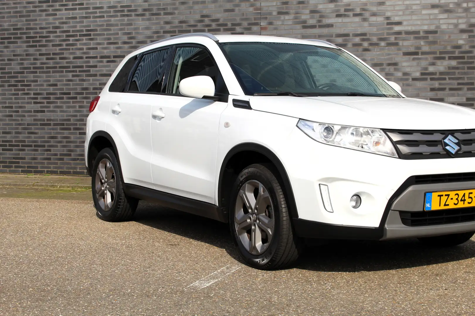 Suzuki Vitara 1.6 Exclusive I NAVI.I CRUISE I STOELVERW. I Bianco - 2