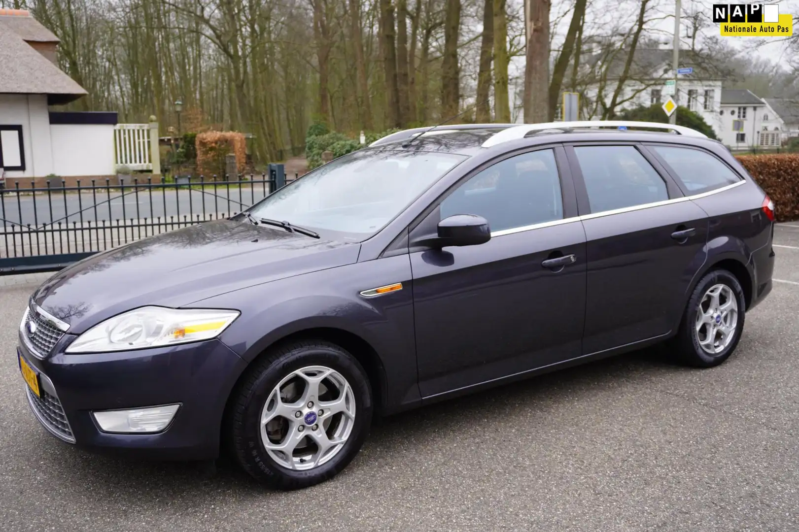 Ford Mondeo Wagon 2.0-16V Limited Airco Navi Pdc Lm Velgen Grijs - 1