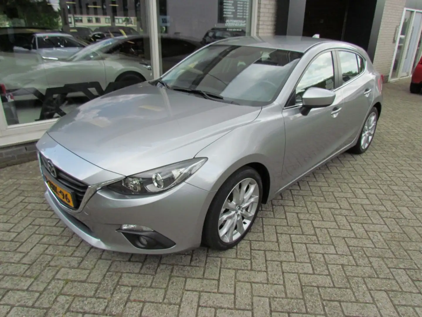Mazda 3 2.0 Skyactiv-G 120pk 6MT HB5 Skylease Trekhaak Grau - 2