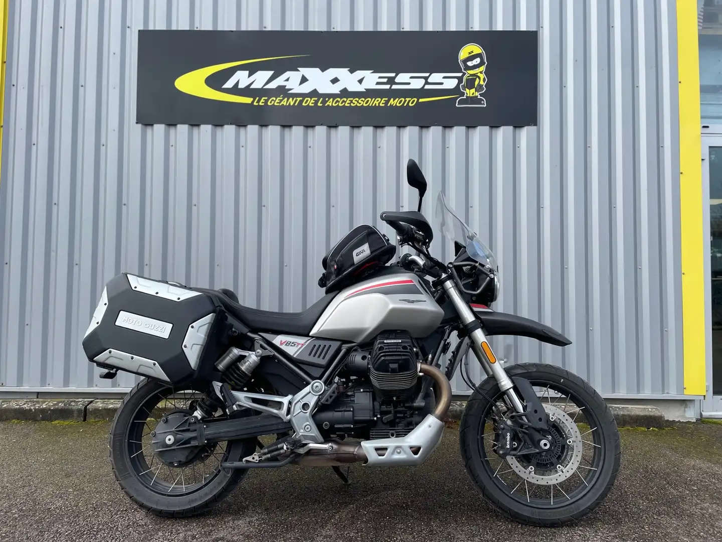 Moto Guzzi V 85 TT Beige - 1