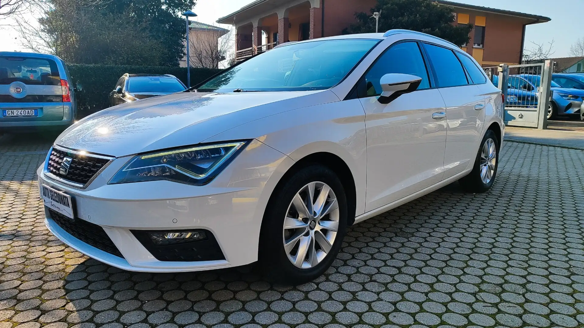 SEAT Leon 1.6 TDI 110 CV ST Start/Stop Business Wit - 1