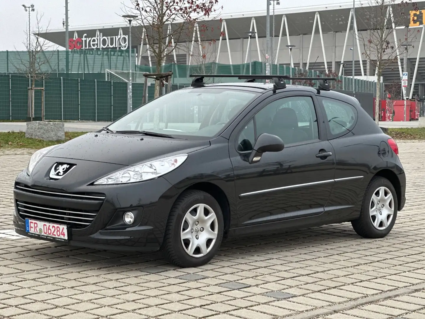 Peugeot 207 Premium , 1,6 Liter , 112000 Km + Klima . Schwarz - 2