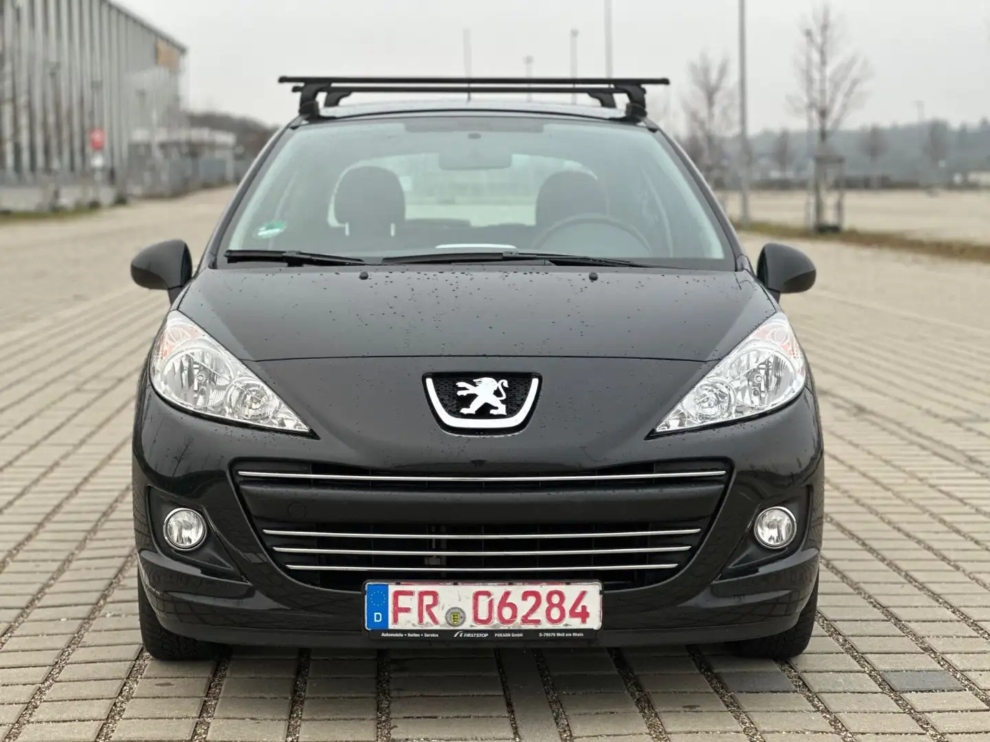 Peugeot 207 Premium , 1,6 Liter , 112000 Km + Klima . Schwarz - 1