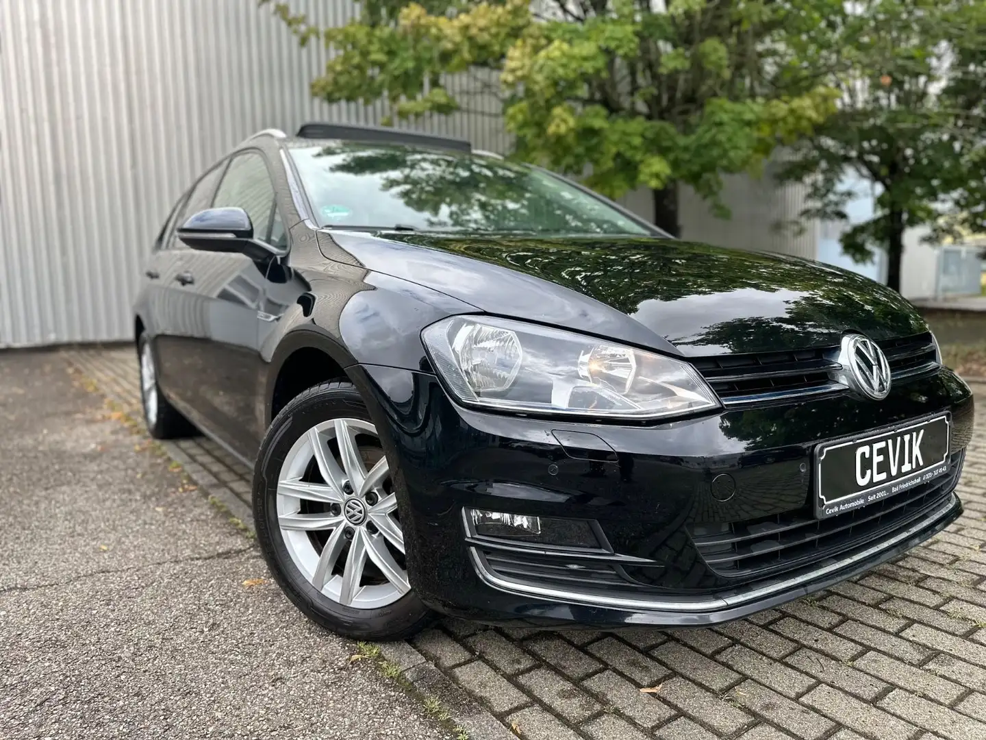 Volkswagen Golf VII TSI Lounge / PANO / DYNAUDIO / NAVI Zwart - 2