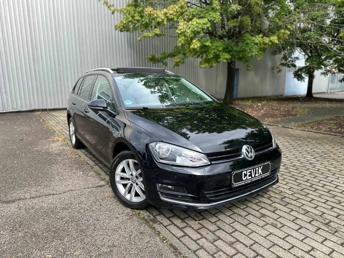 Volkswagen Golf VII TSI Lounge / PANO / DYNAUDIO / NAVI Zwart - 1