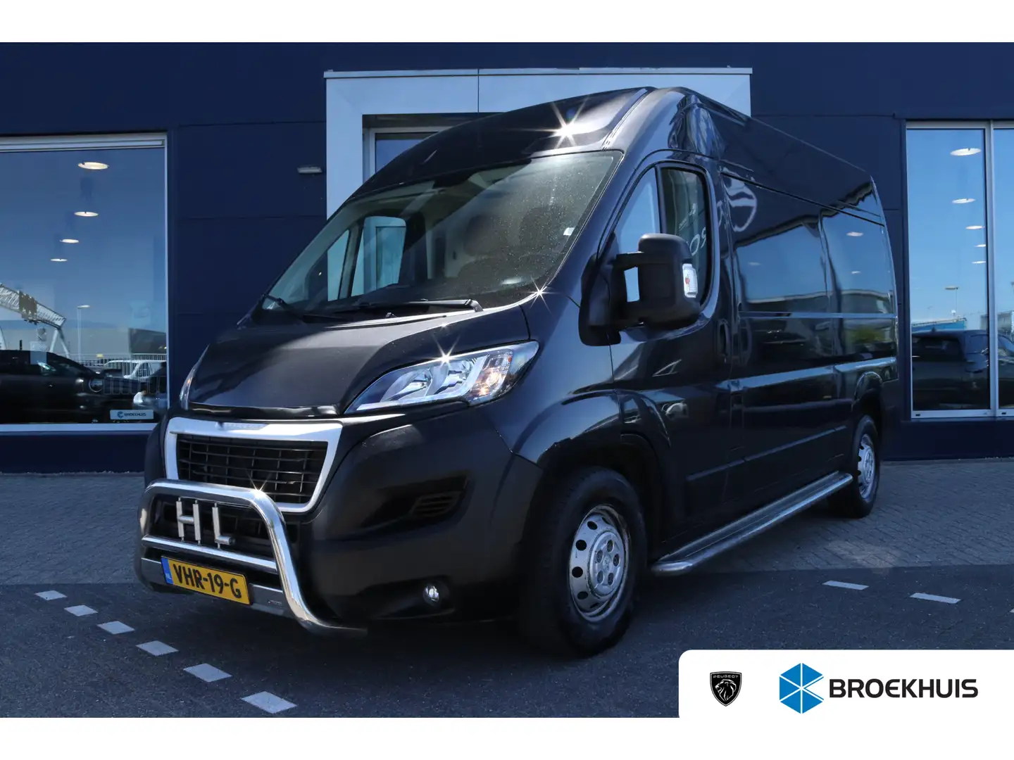 Peugeot Boxer 435 2.2 BlueHDi 165 L2H2 Zwaar Premium | Cruise Co Grijs - 1