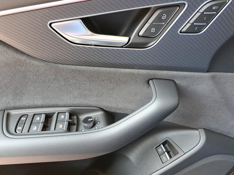 Audi Q8 TFSIe quattro tiptr. S line PANO AHK 22" AIR HEAD — photo 15