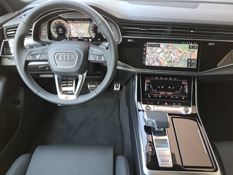 Audi Q8 TFSIe quattro tiptr. S line PANO AHK 22" AIR HEAD — photo 14