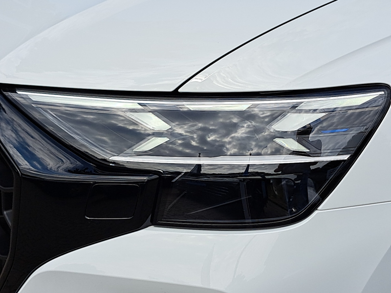 Audi Q8 TFSIe quattro tiptr. S line PANO AHK 22" AIR HEAD — photo 3