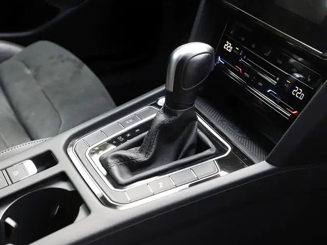 Volkswagen Passat view 10