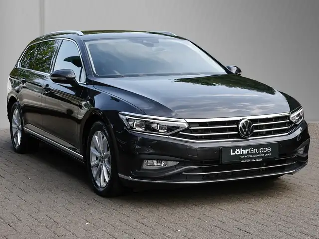 Volkswagen Passat view 4