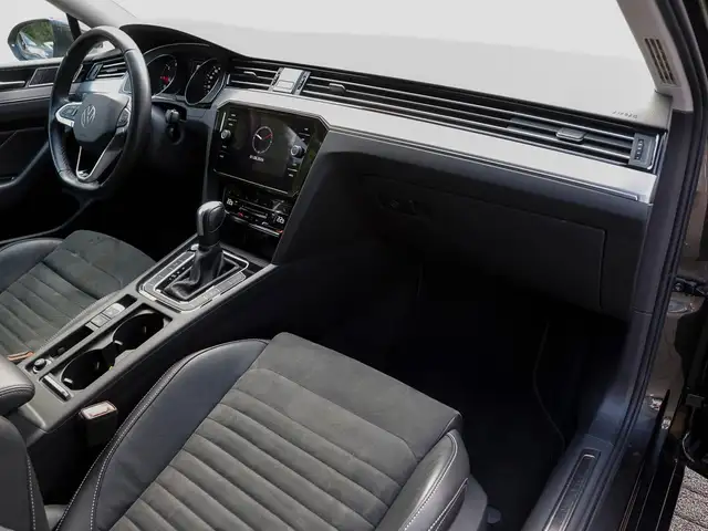 Volkswagen Passat view 9