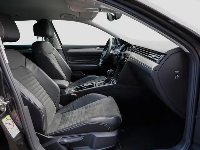 Volkswagen Passat view 8