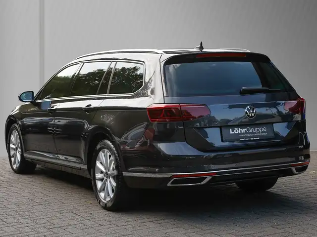 Volkswagen Passat view 5