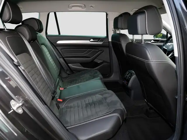 Volkswagen Passat view 11