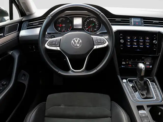 Volkswagen Passat view 14