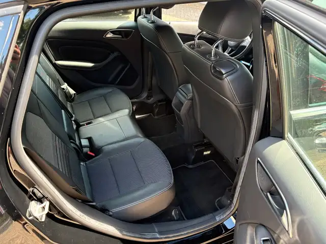 Mercedes-Benz B-Class view 11