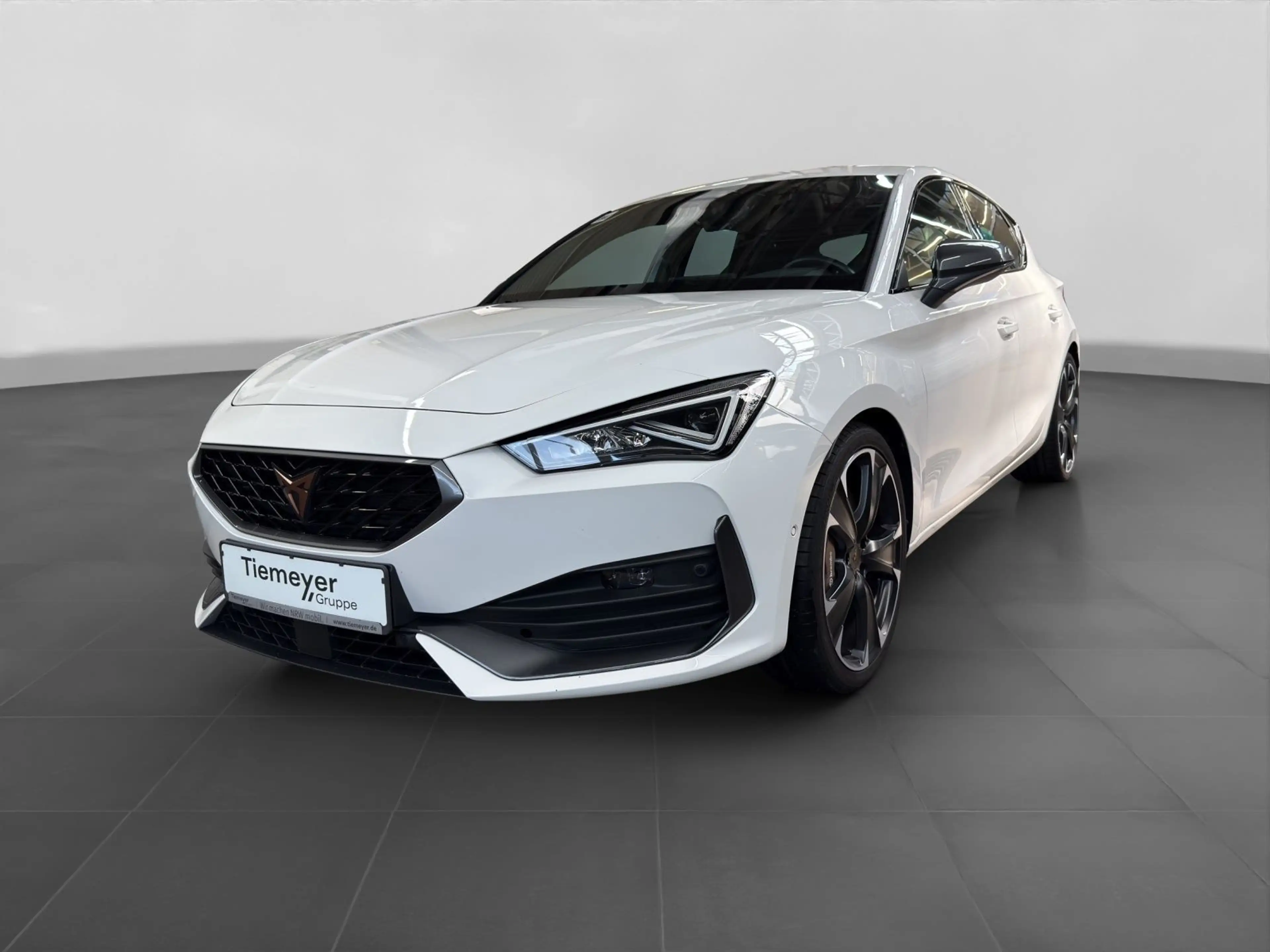 CUPRA Leon 2.0 TSI DSG VZ BREMBO LM19 DCC — photo 2