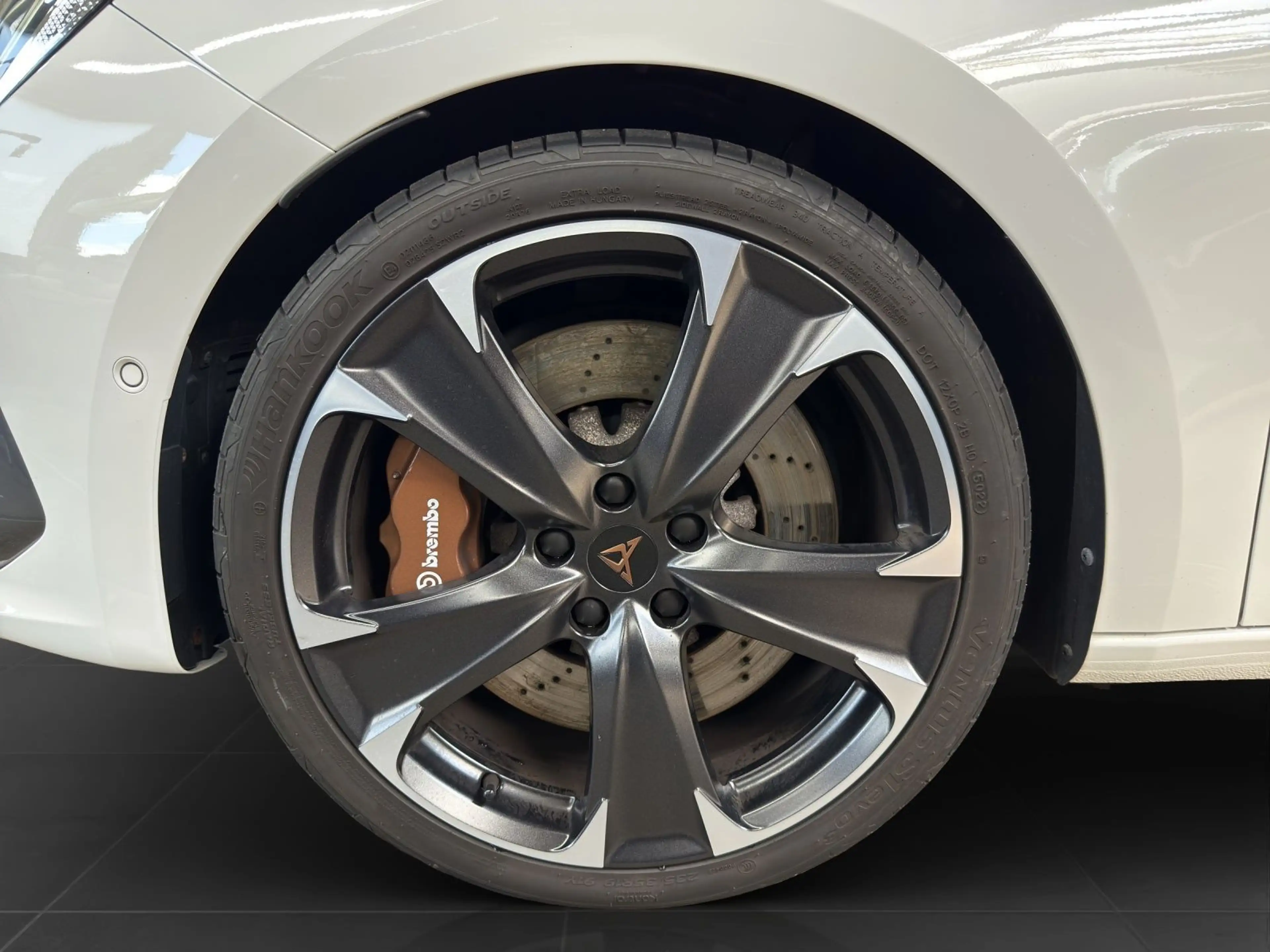 CUPRA Leon 2.0 TSI DSG VZ BREMBO LM19 DCC — photo 7