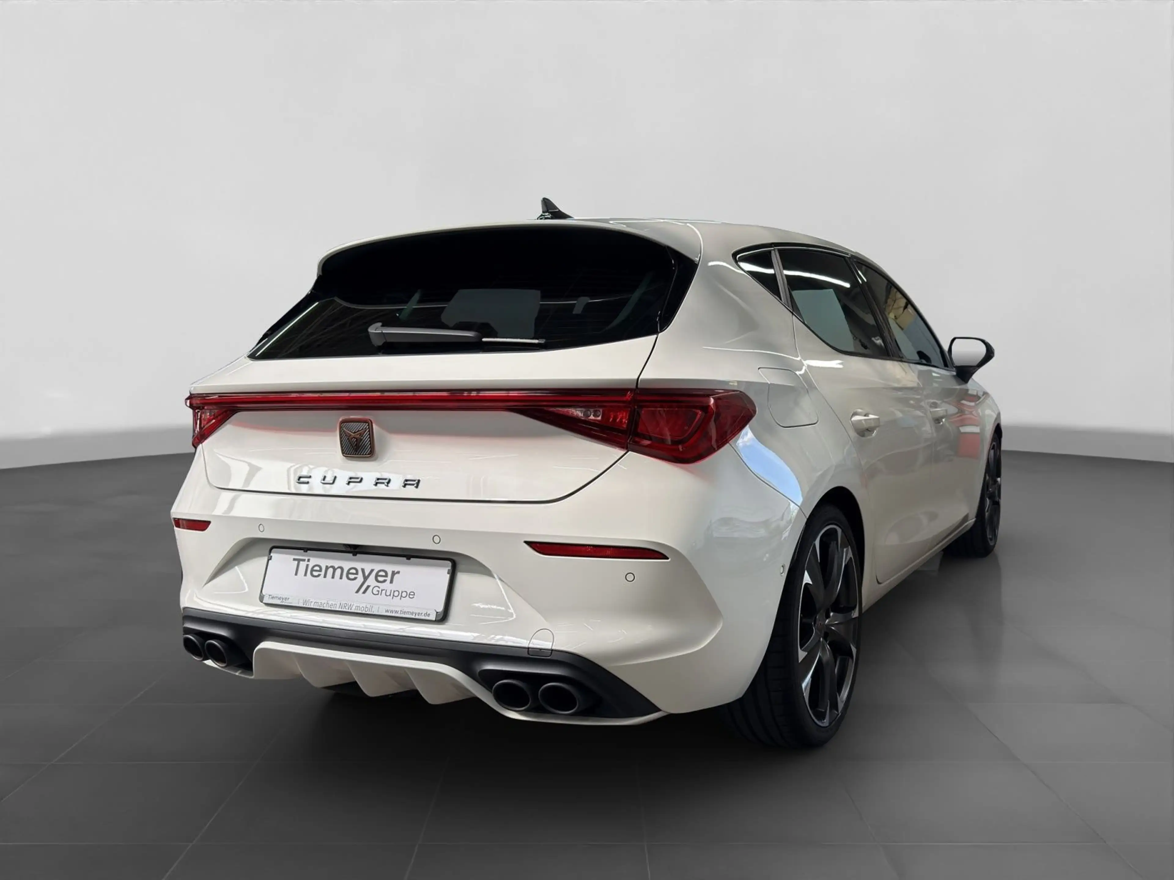 CUPRA Leon 2.0 TSI DSG VZ BREMBO LM19 DCC — photo 3
