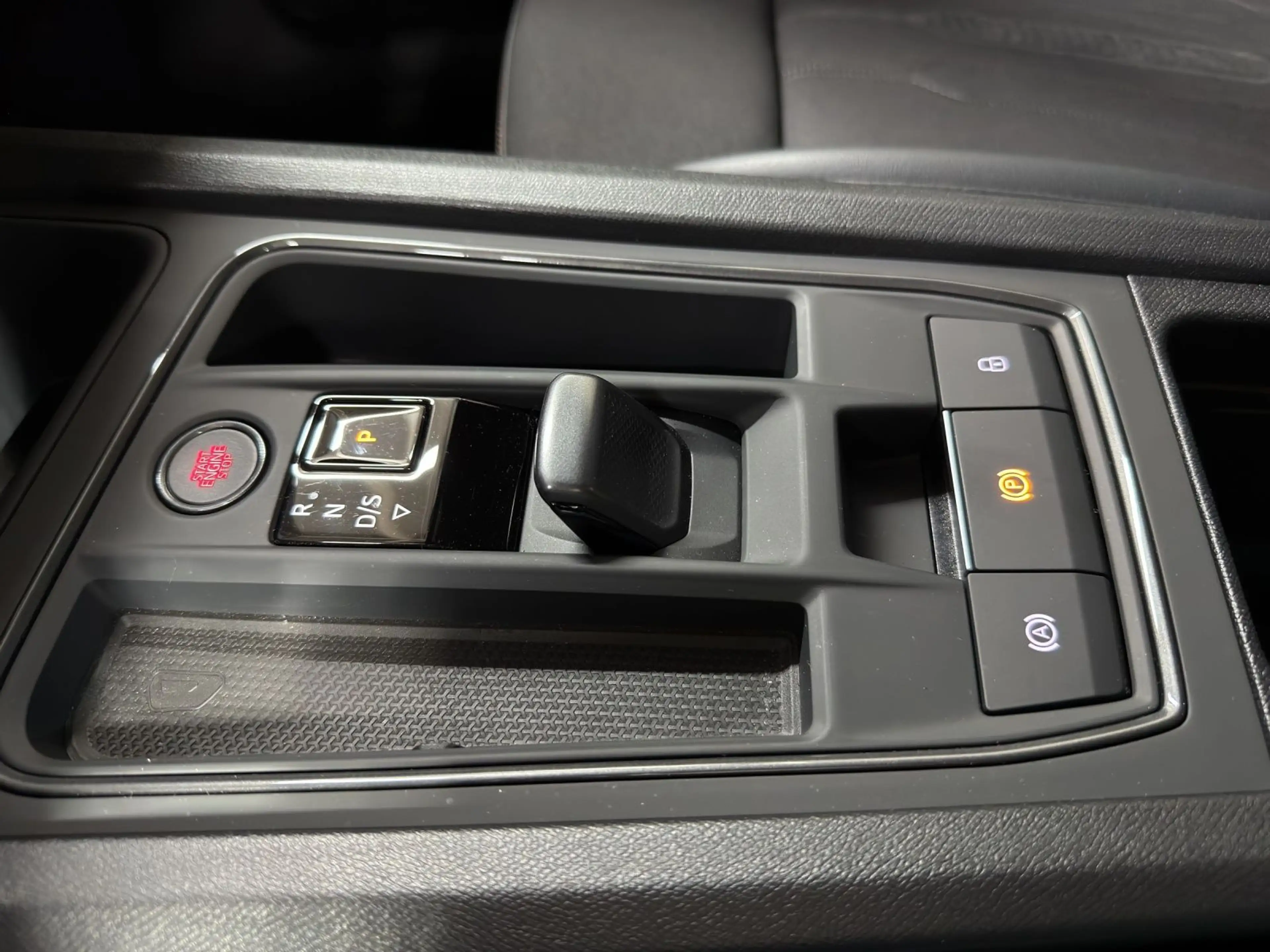CUPRA Leon 2.0 TSI DSG VZ BREMBO LM19 DCC — photo 11