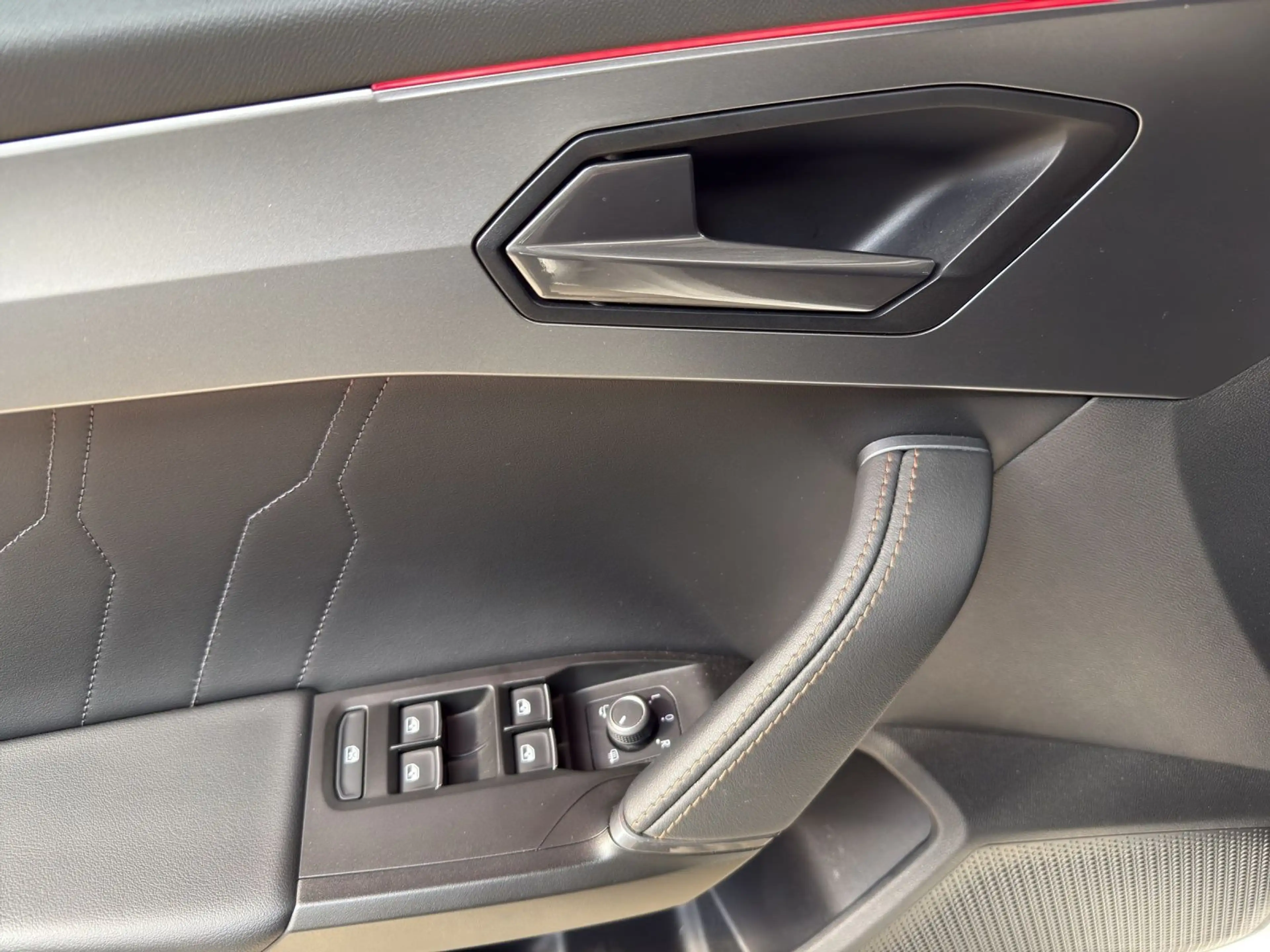 CUPRA Leon 2.0 TSI DSG VZ BREMBO LM19 DCC — photo 8