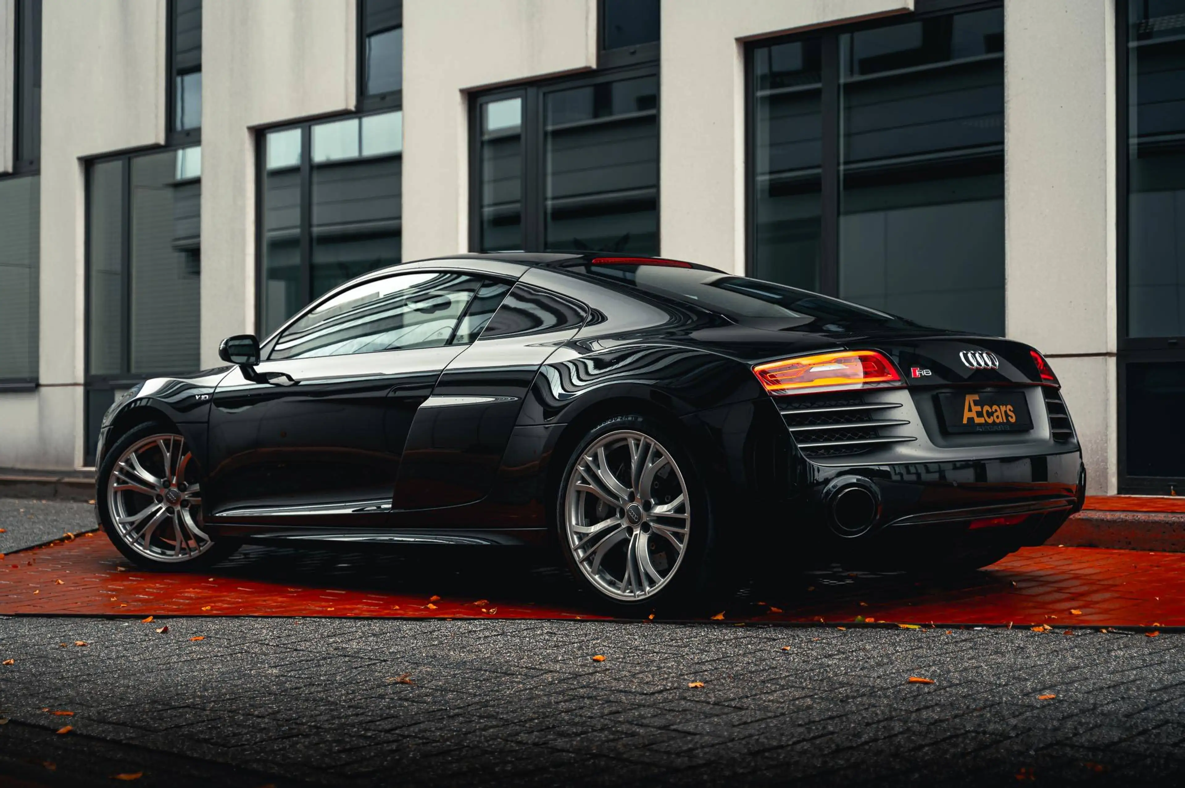 Audi R8 V10+ COUPÉ / S-TRONIC / QUATTRO / 550PK / 3X CARBON / KERAMISCHE REMMEN / FULL AUDI SERVICE — photo 2