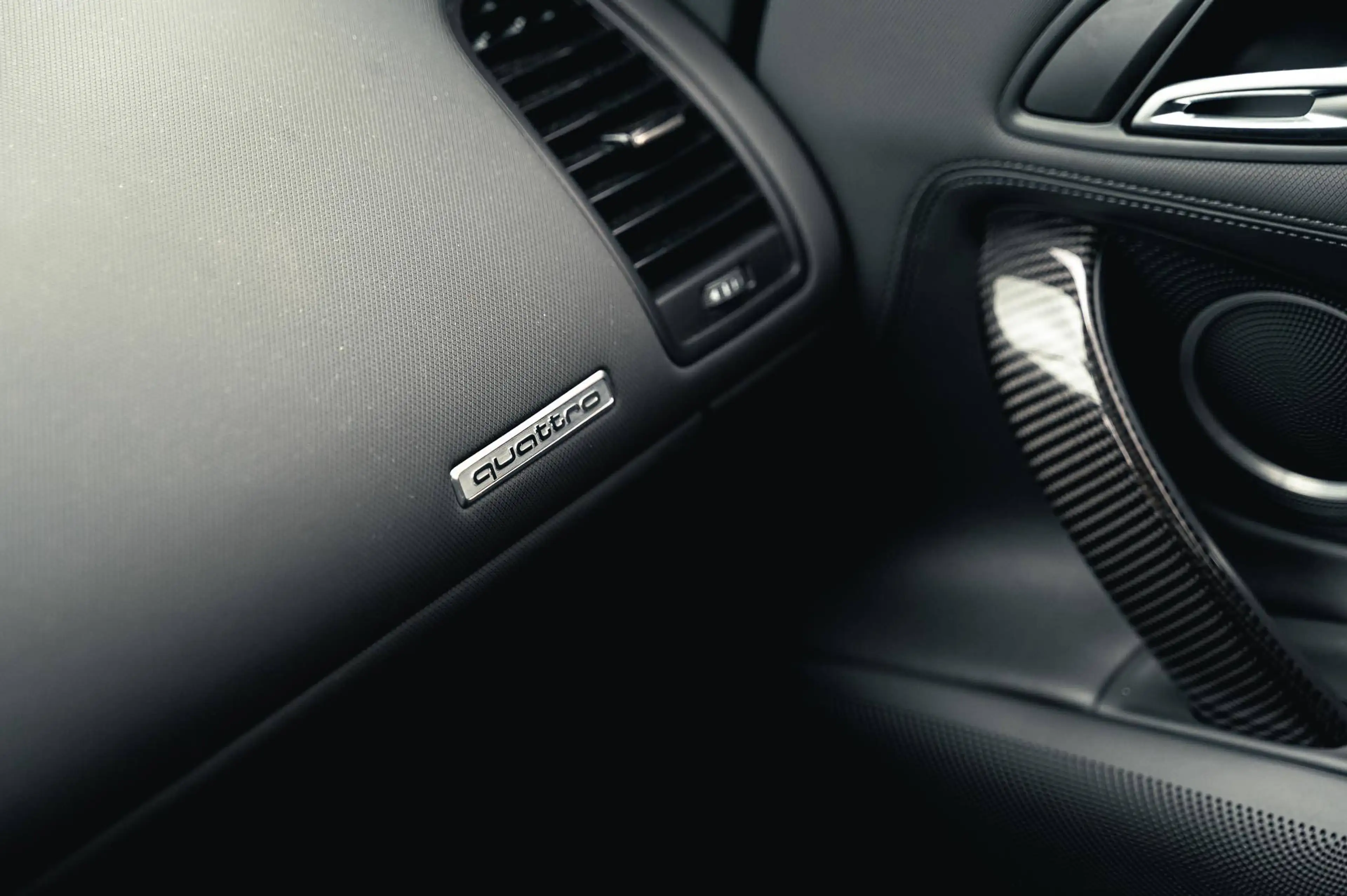 Audi R8 V10+ COUPÉ / S-TRONIC / QUATTRO / 550PK / 3X CARBON / KERAMISCHE REMMEN / FULL AUDI SERVICE — photo 8
