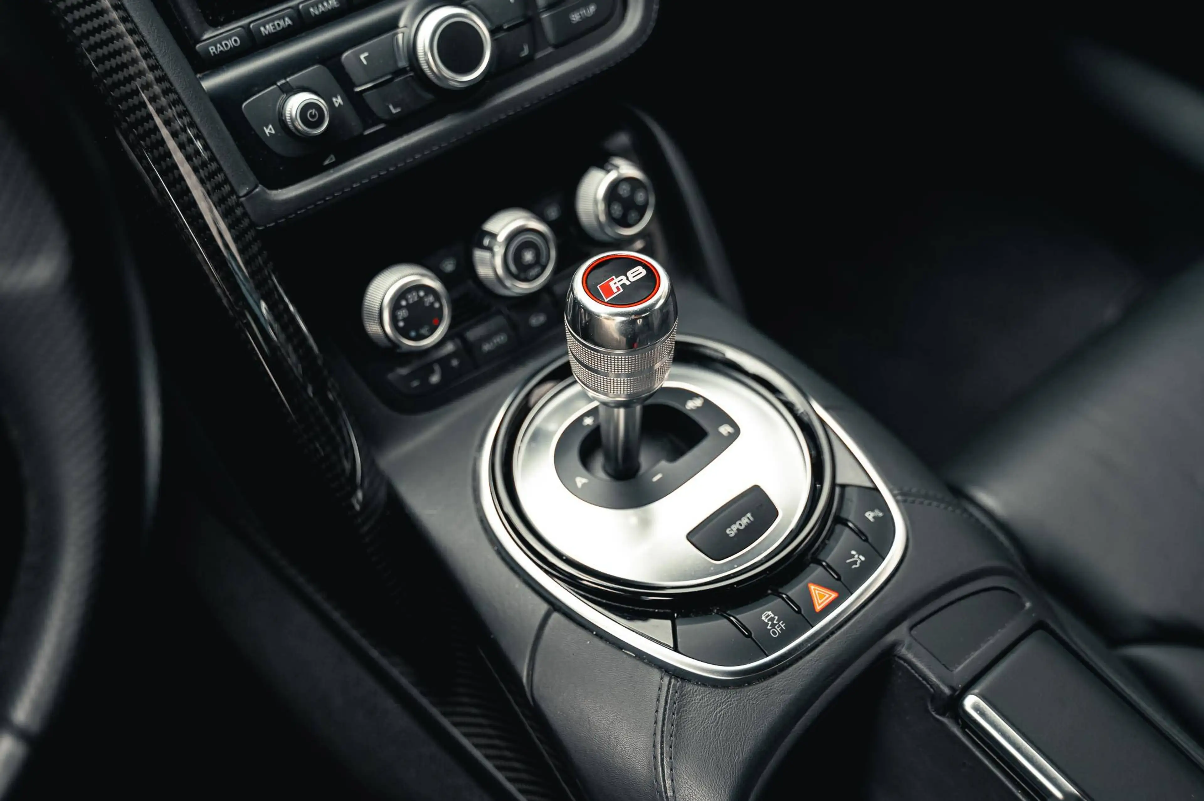 Audi R8 V10+ COUPÉ / S-TRONIC / QUATTRO / 550PK / 3X CARBON / KERAMISCHE REMMEN / FULL AUDI SERVICE — photo 11