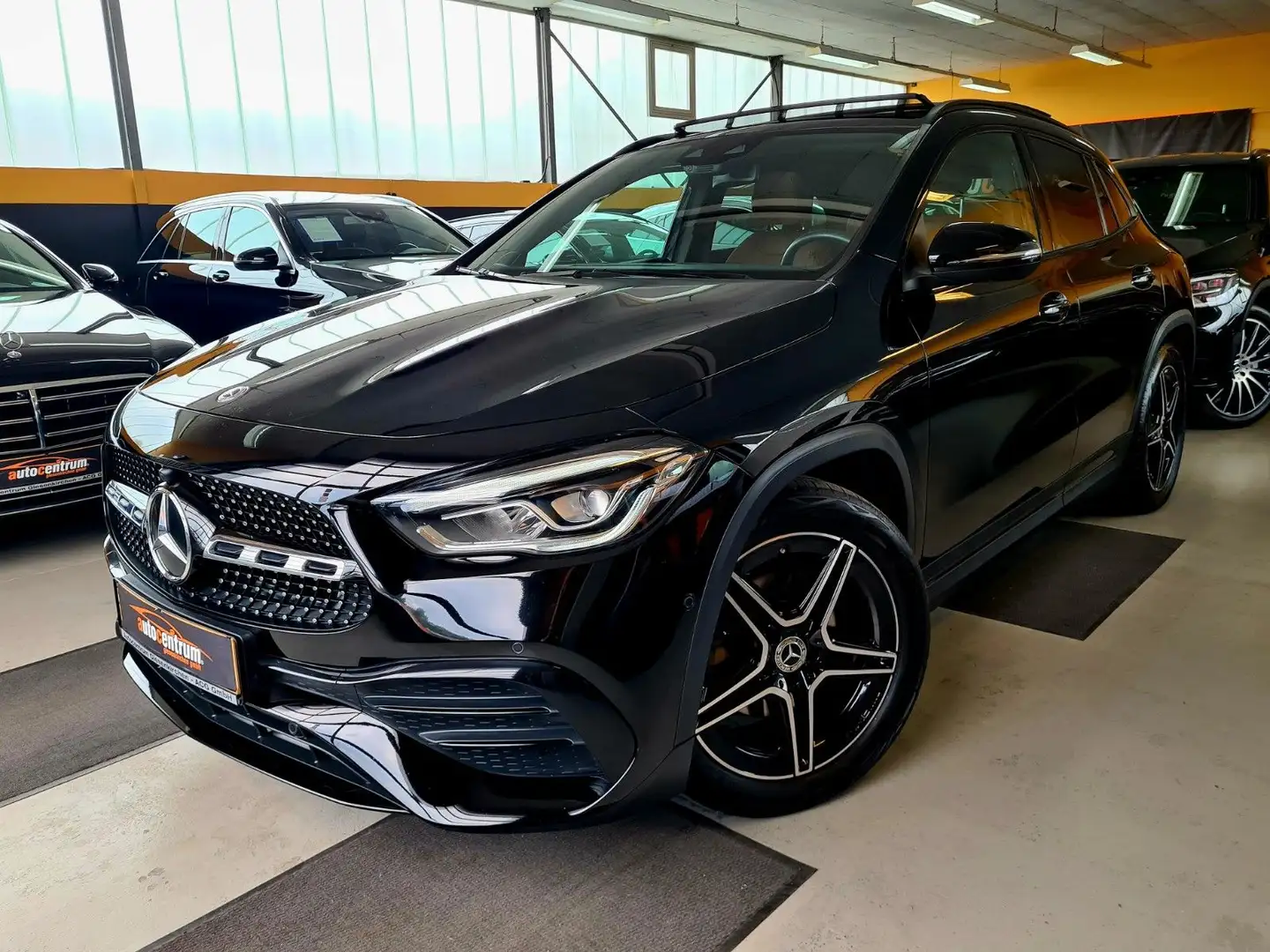 Mercedes-Benz GLA 200 AMG*Night*Exkl*Leder*Pano*AHK*Standhzng Negro - 1
