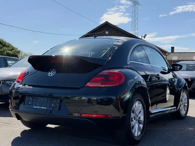 Volkswagen Beetle view 4