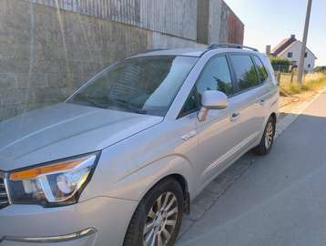 Rodius 2.2 SV220e-XDi 2WD Quartz