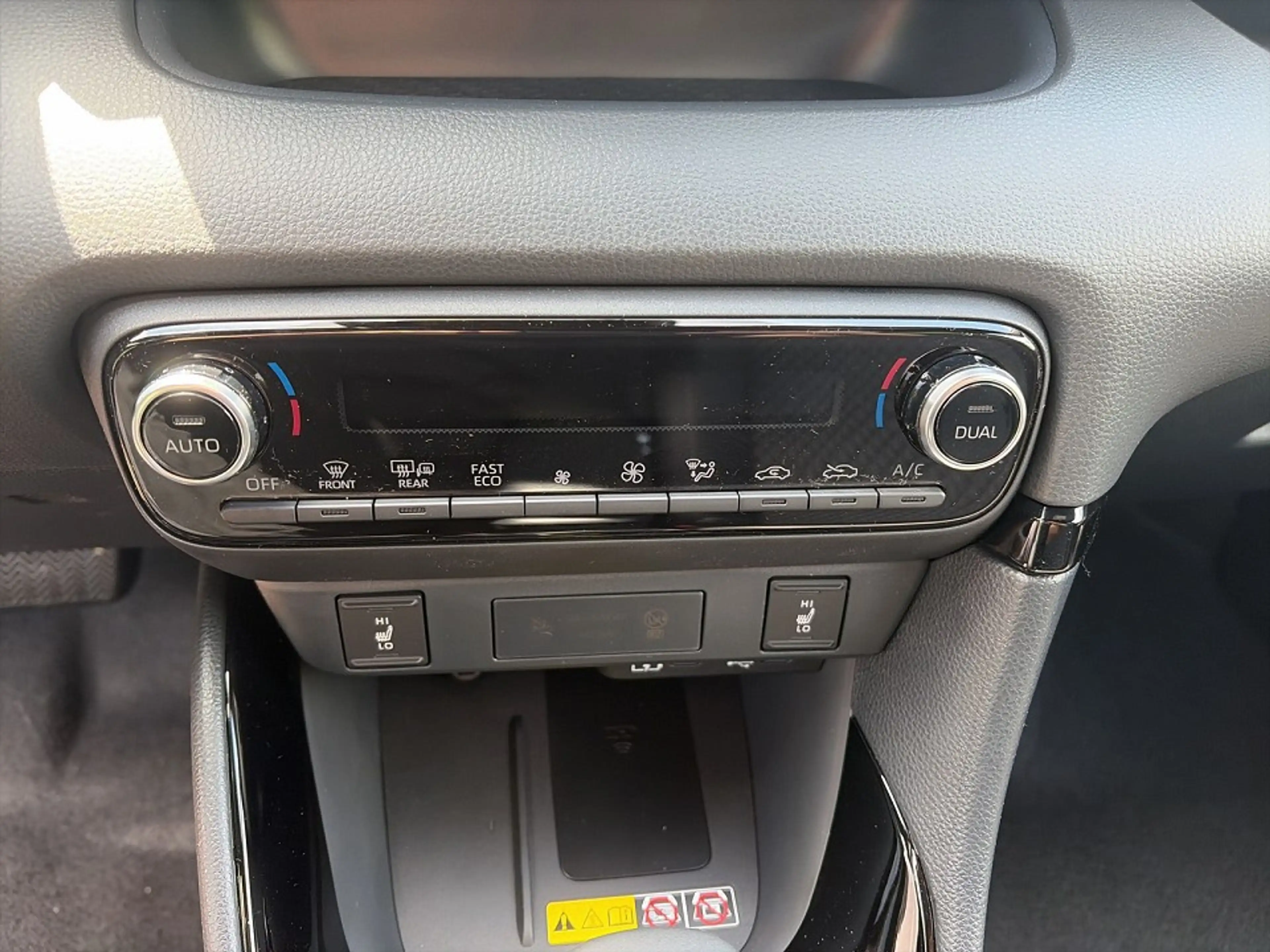 Mazda 2 Hybrid 1.5 Homura *Klimaautomatik*Rückfahrkamera* — photo 15