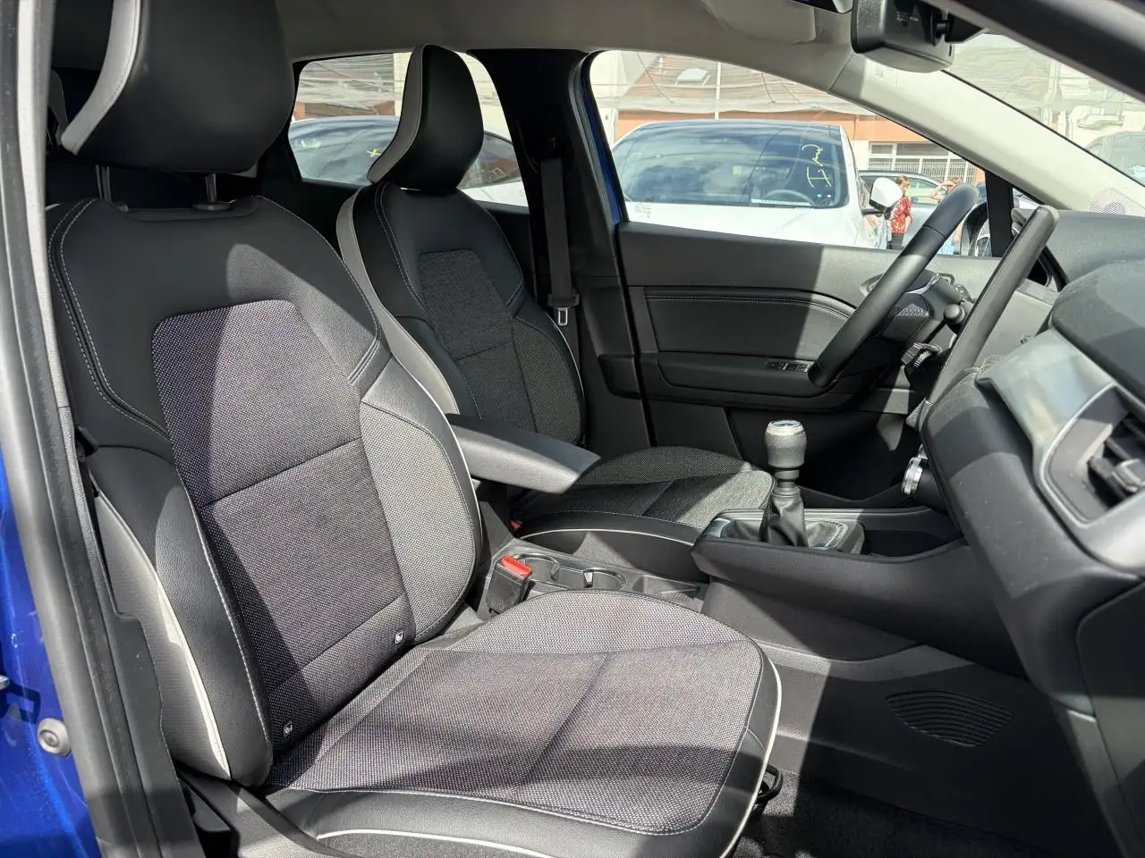 Renault Captur — photo 7