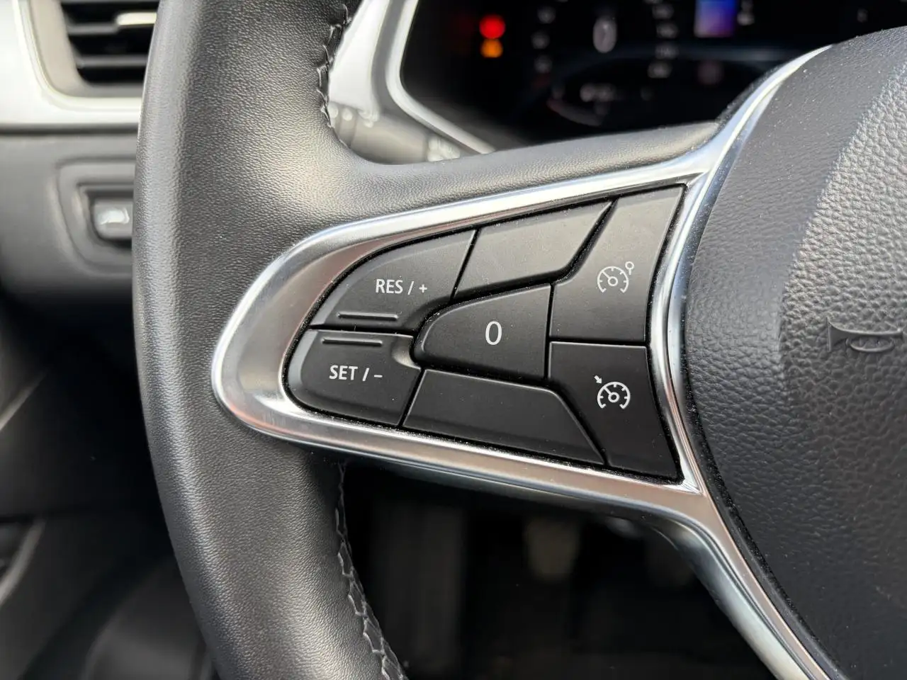 Renault Captur — photo 39