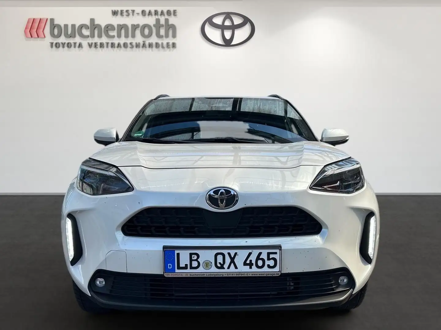 Toyota Yaris Cross Hybrid FWD Black&White Navi+Winterko Weiß - 2