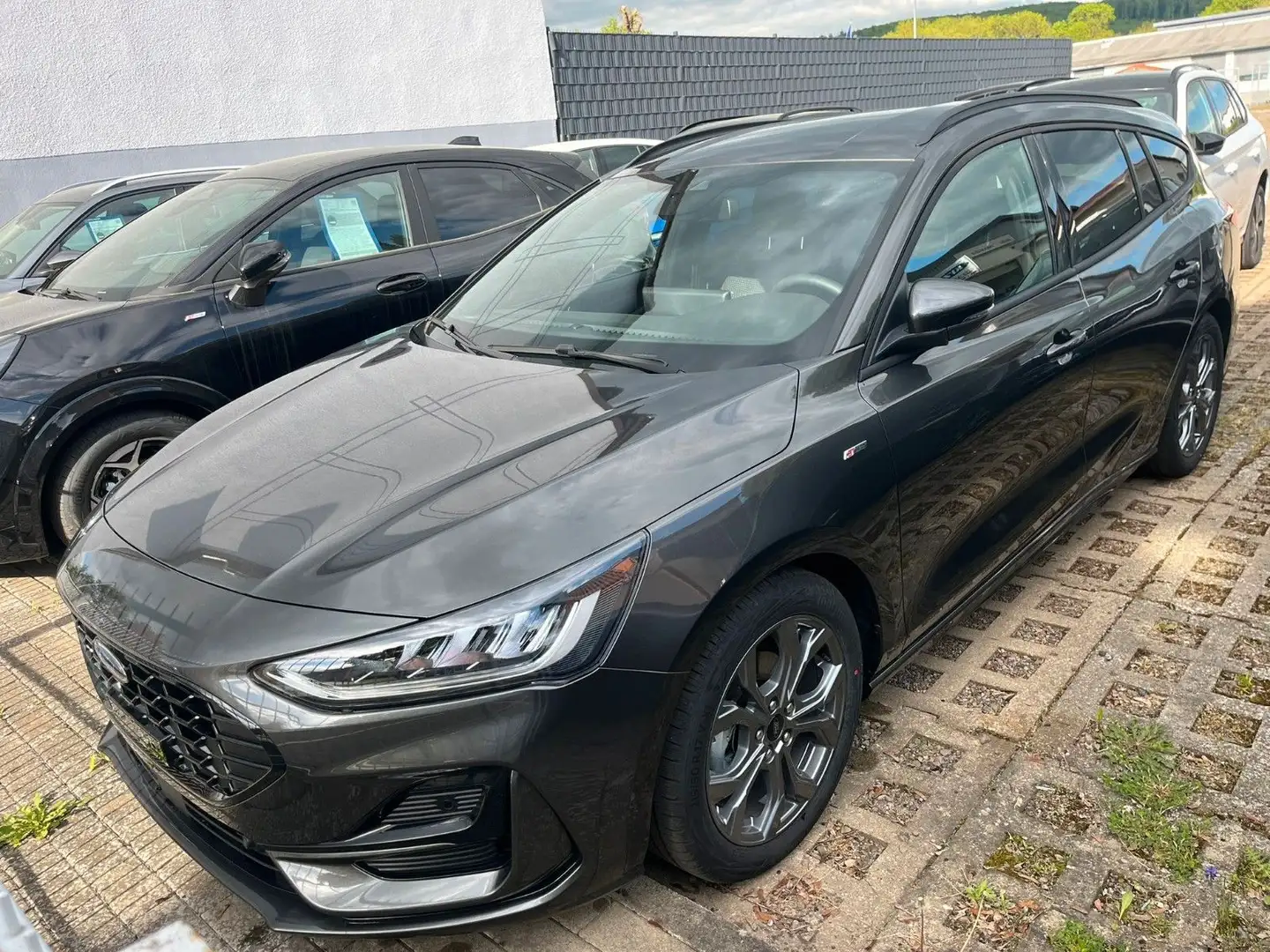 Ford Focus Turnier ST-Line X,4J.Gar,WP.el.Heckkla,Nav Grau - 1