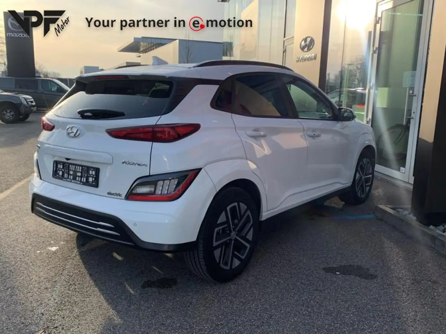 Hyundai KONA Sky Full Option 64kWh 204Pk Wit - 2